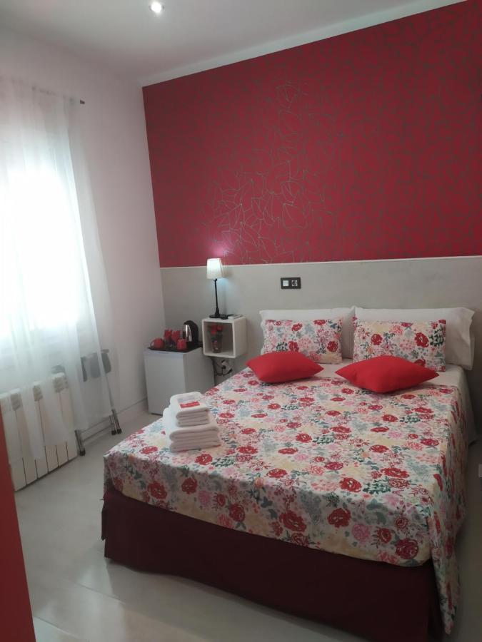 Small Double Room,1236526495:JPEG